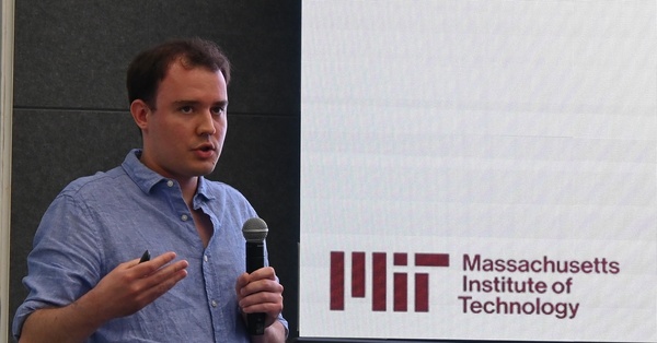 {"en"=>"T. Konstantin Rusch starts his position as new Group Leader", "de"=>"T. Konstantin Rusch neuer Gruppenleiter am ELLIS Institute Tübingen"}
