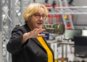 Thumb ticker sm wissenschaftsministerin zu besuch1
